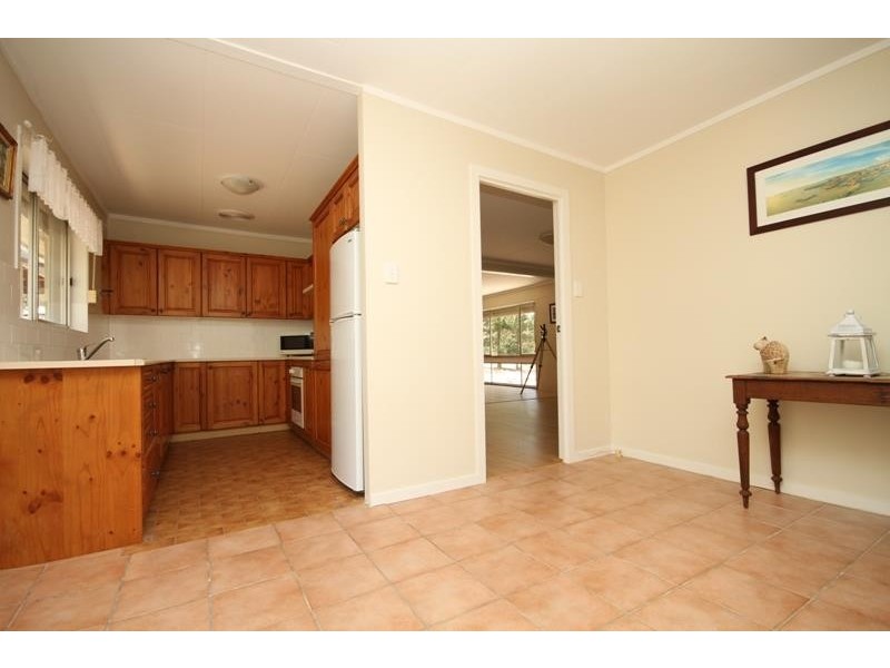 64 Railway Pde, Tallong NSW 2579