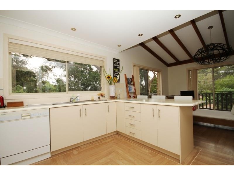 6 Lucas St, Bundanoon NSW 2578