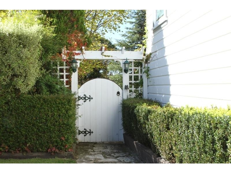 18 Rosenthal Ave, Bundanoon NSW 2578