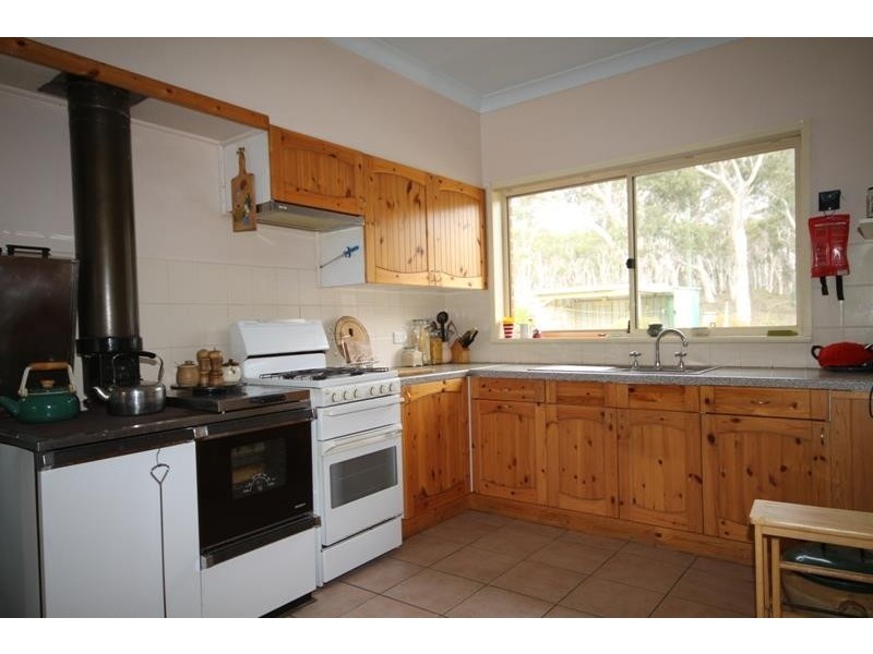 12 Railway Pde, Tallong NSW 2579