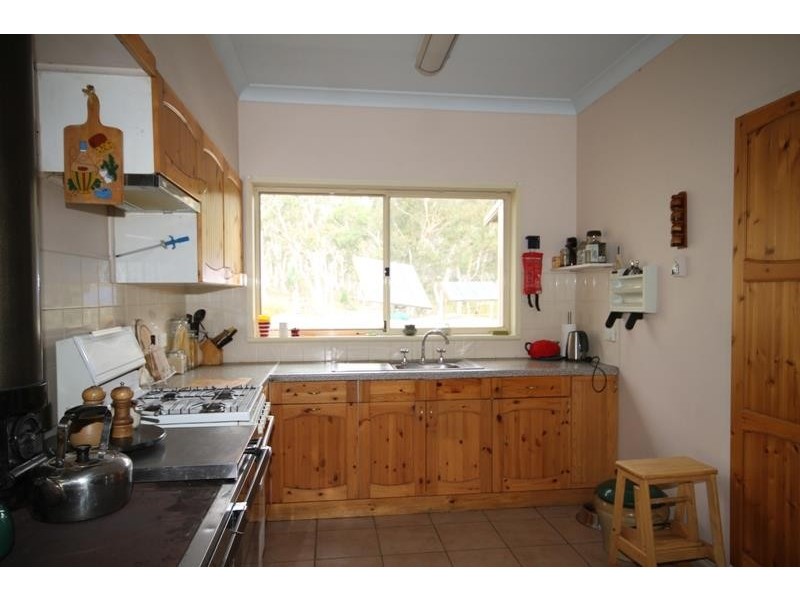 12 Railway Pde, Tallong NSW 2579