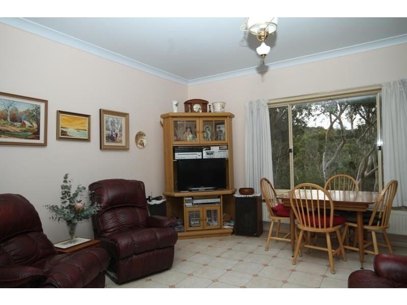 12 Railway Pde, Tallong NSW 2579