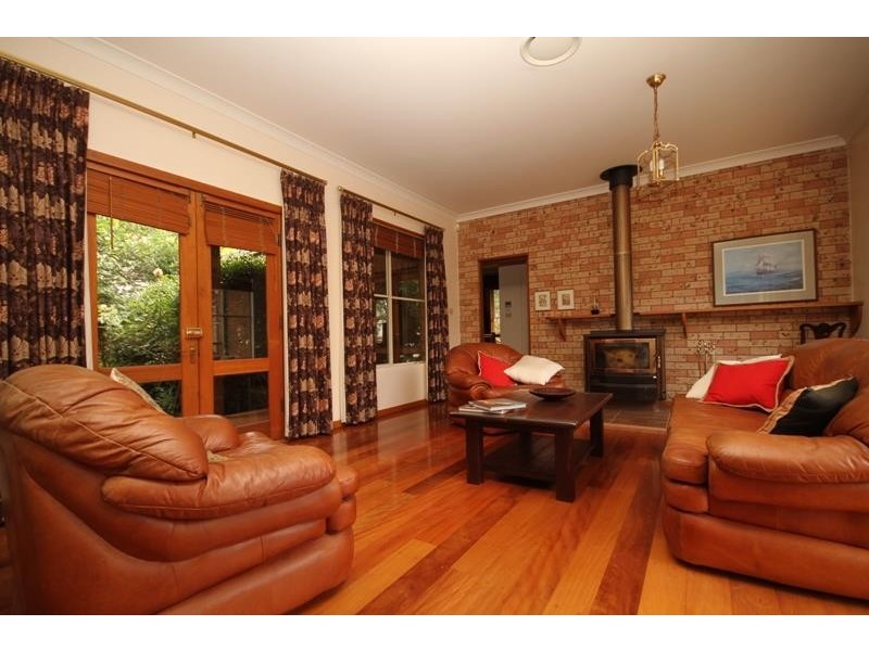 25 Ben Nevis  Cct, Bundanoon NSW 2578