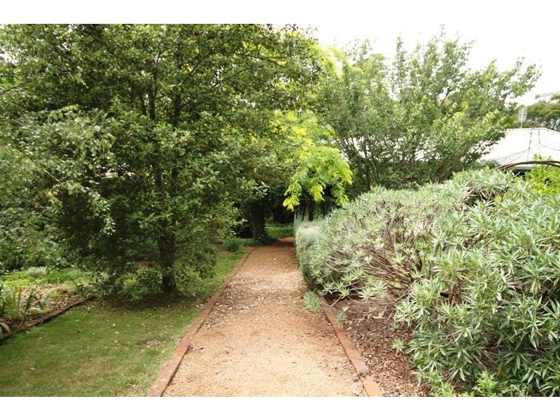 25 Ben Nevis  Cct, Bundanoon NSW 2578