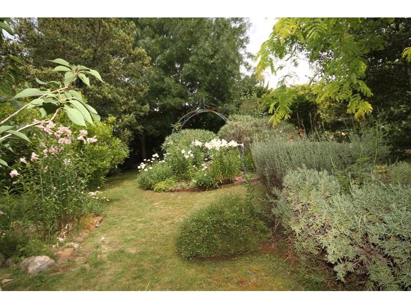 25 Ben Nevis  Cct, Bundanoon NSW 2578