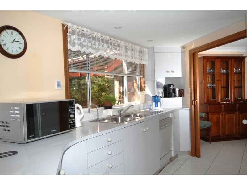 11 Bindar Cres, Bundanoon NSW 2578