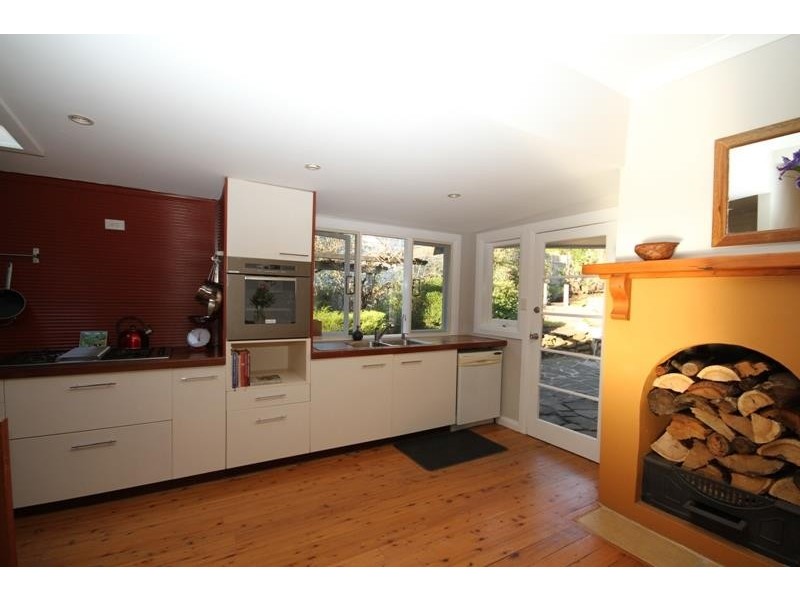 81 Railway Ave, Bundanoon NSW 2578