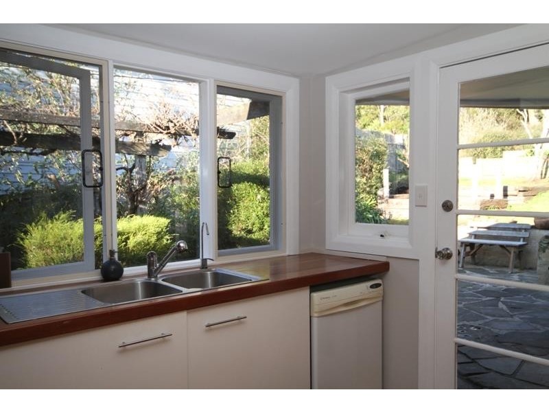 81 Railway Ave, Bundanoon NSW 2578