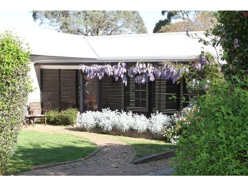 8 Barnett Ave, Bundanoon NSW 2578
