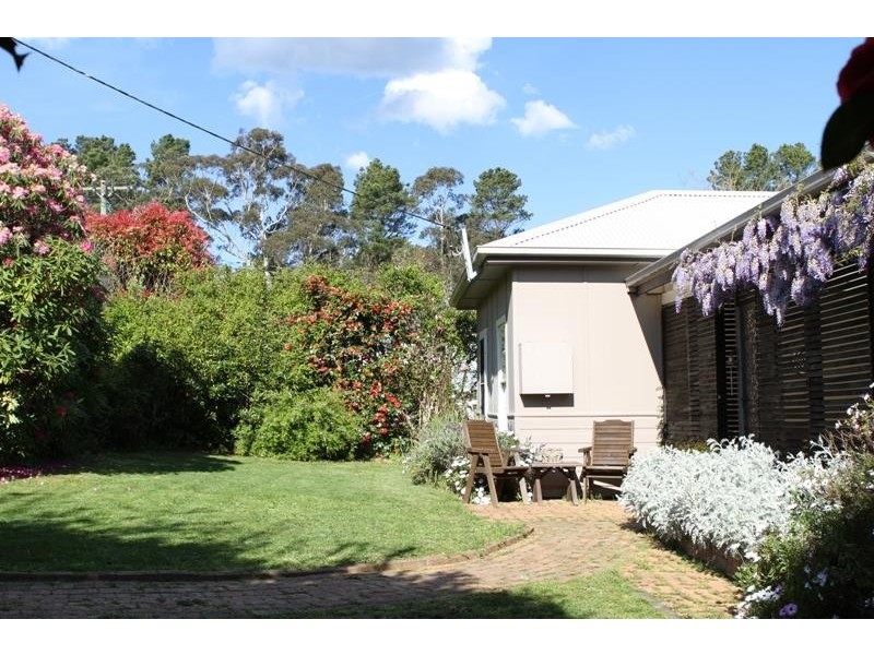 8 Barnett Ave, Bundanoon NSW 2578