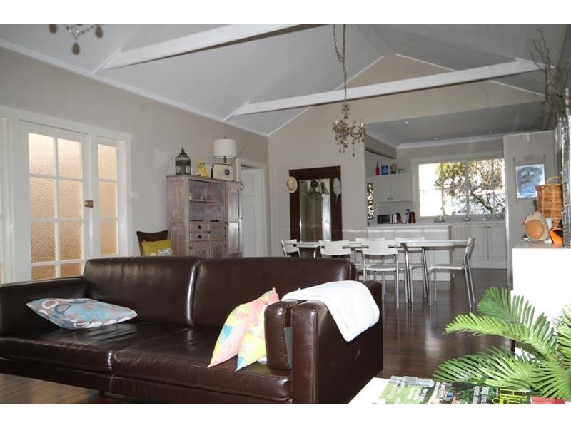 8 Barnett Ave, Bundanoon NSW 2578