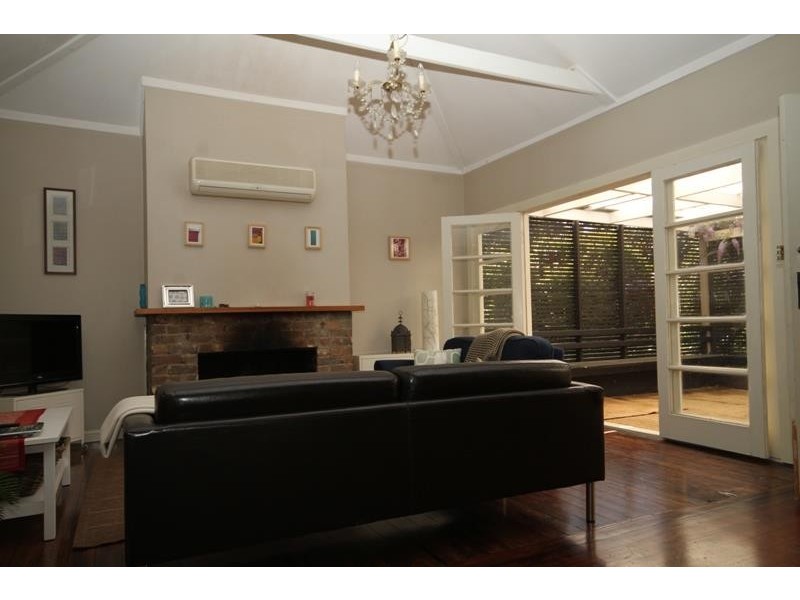 8 Barnett Ave, Bundanoon NSW 2578