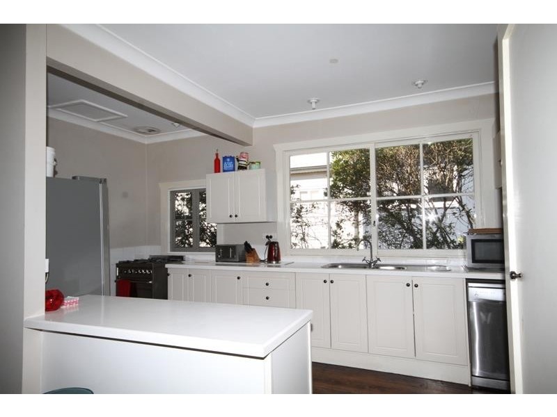 8 Barnett Ave, Bundanoon NSW 2578