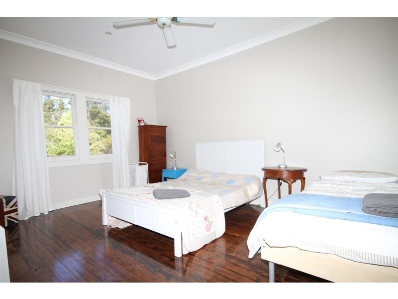 8 Barnett Ave, Bundanoon NSW 2578