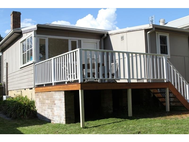 8 Barnett Ave, Bundanoon NSW 2578