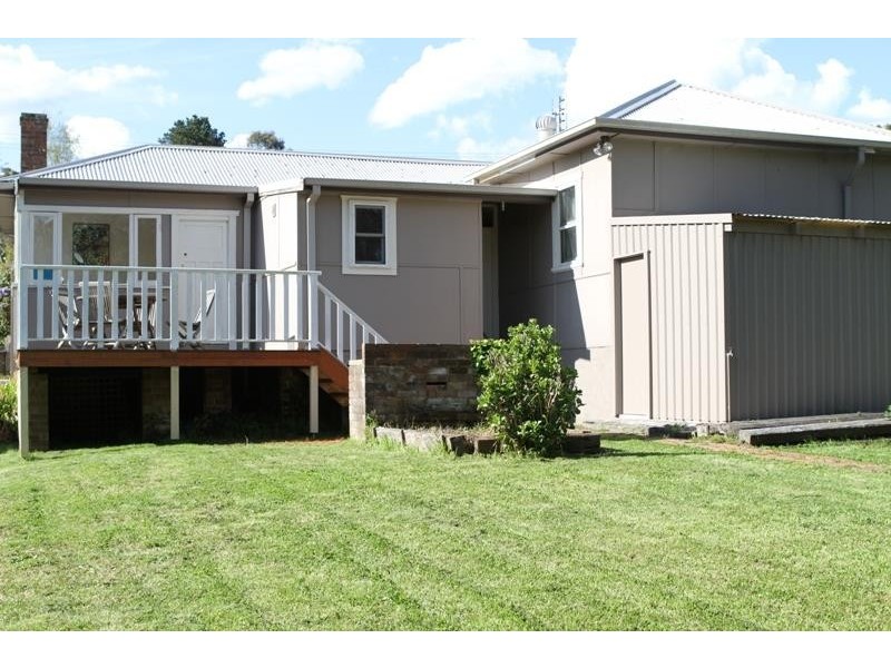 8 Barnett Ave, Bundanoon NSW 2578