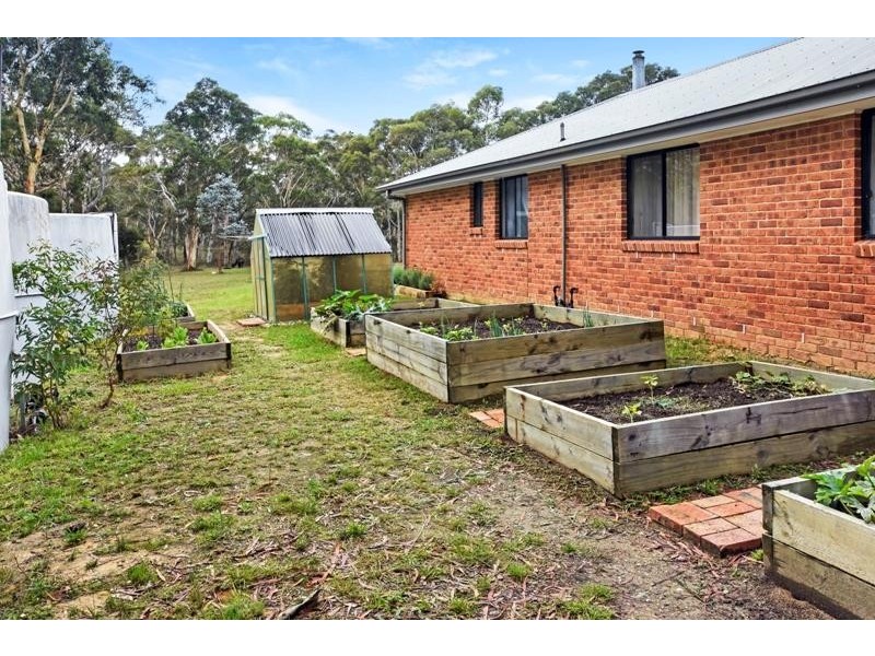 22 Banksia Ave, Tallong NSW 2579