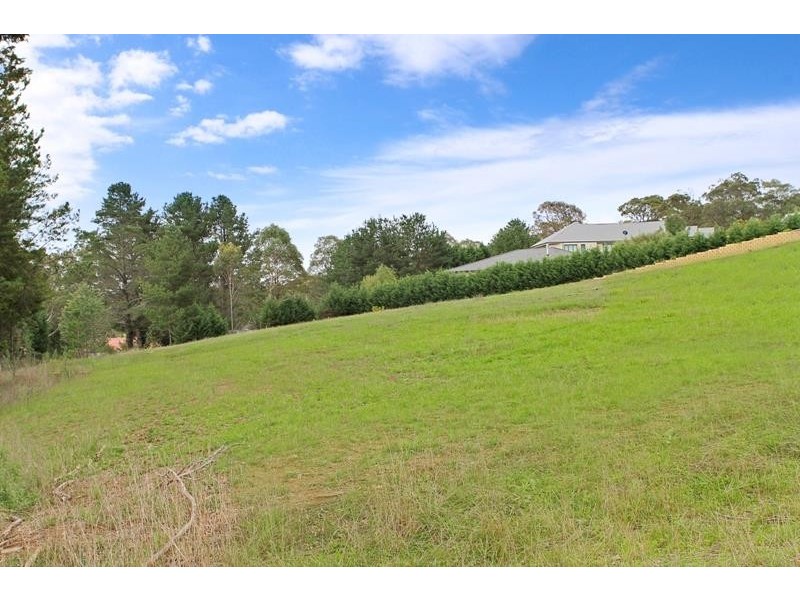 12 Rochester Dr, Bundanoon NSW 2578