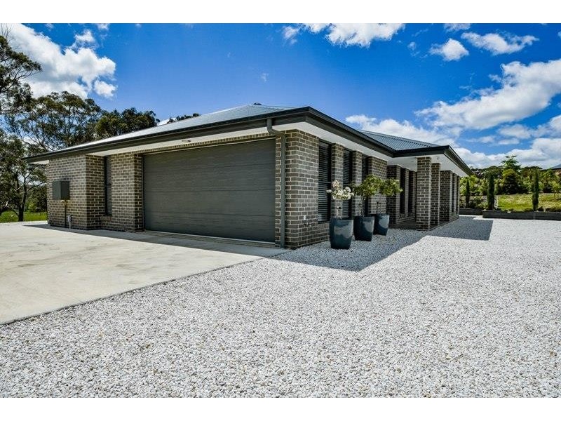 6 Cambourn Cl, Bundanoon NSW 2578