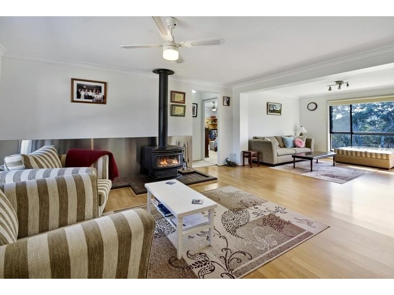 18 Wistringia Pl, Tallong NSW 2579