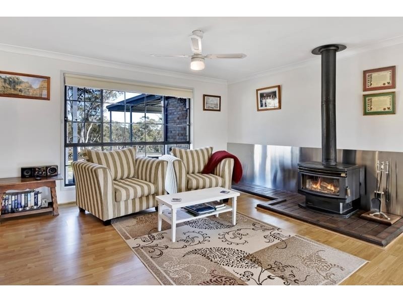 18 Wistringia Pl, Tallong NSW 2579