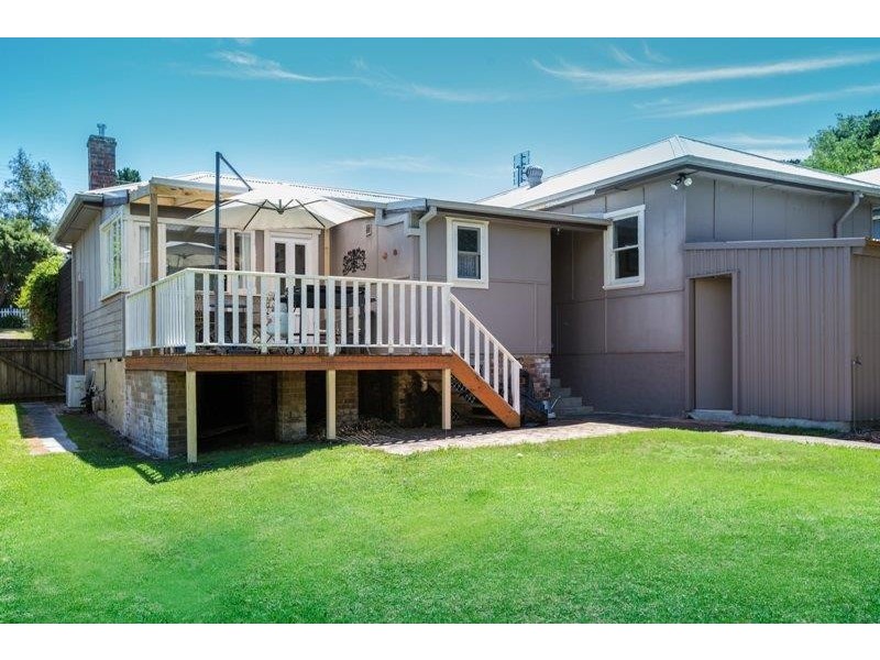 8 Barnett Ave, Bundanoon NSW 2578