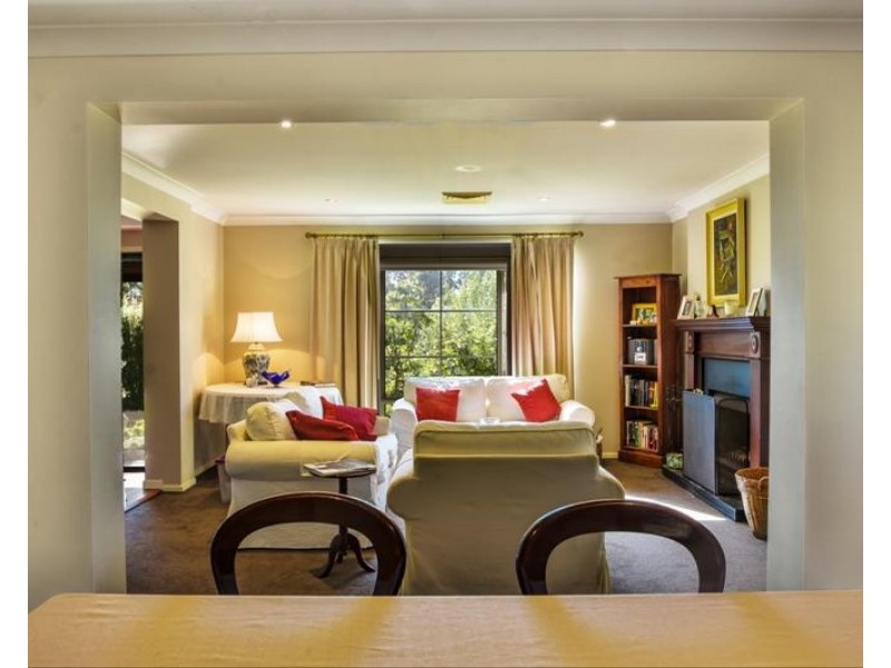 12 Waratah Place, Colo Vale NSW 2575