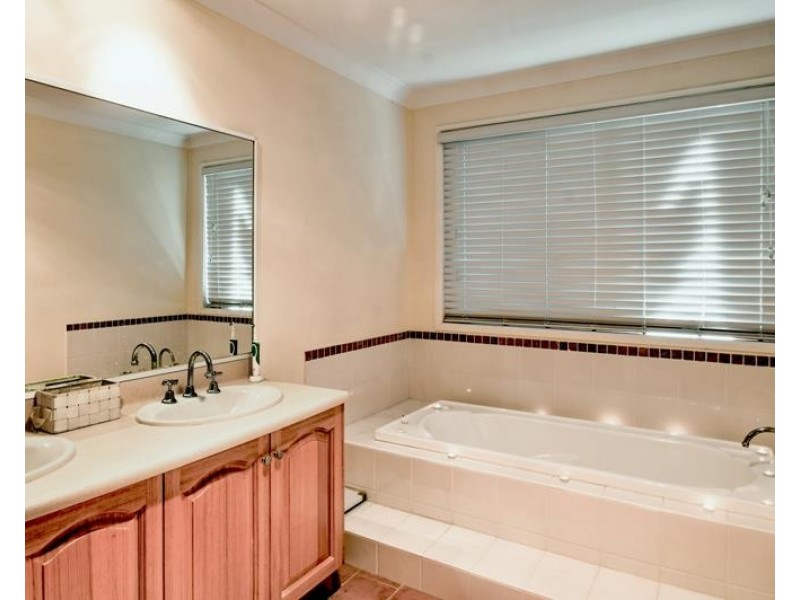 12 Waratah Place, Colo Vale NSW 2575