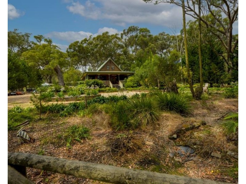 8 Davys Lane, Wingello NSW 2579