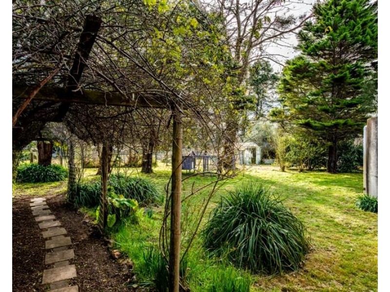 246 Caoura Road, Tallong NSW 2579