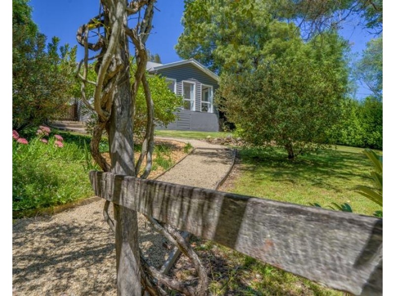 81 Railway Avenue, Bundanoon NSW 2578