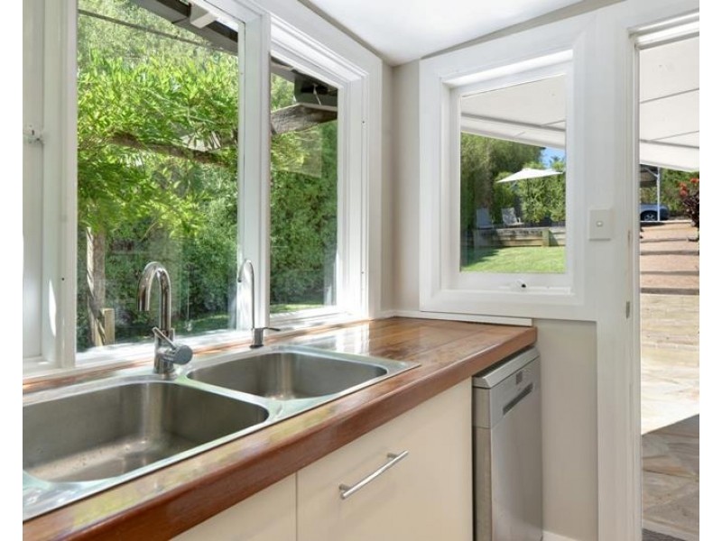 81 Railway Avenue, Bundanoon NSW 2578