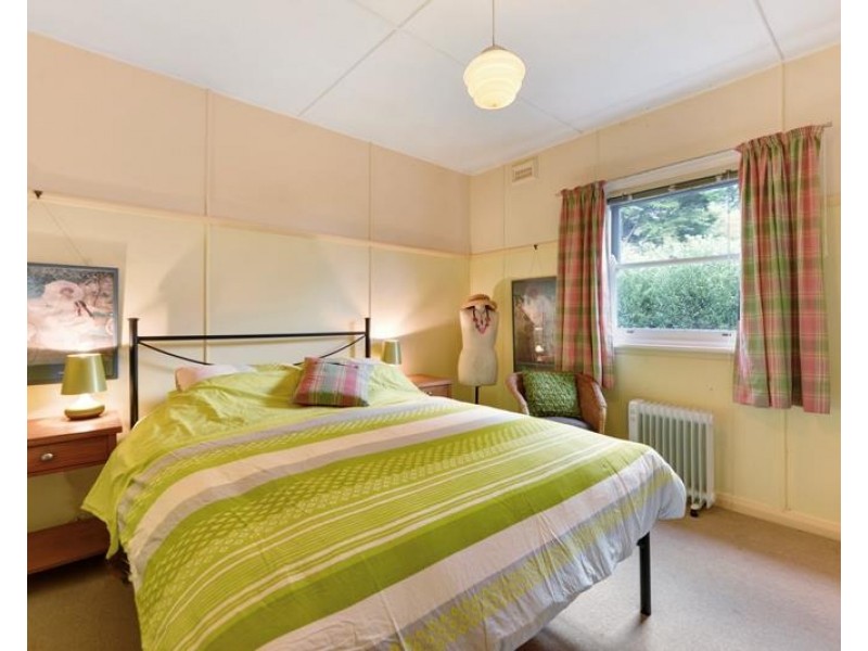 73 Railway Avenue, Bundanoon NSW 2578