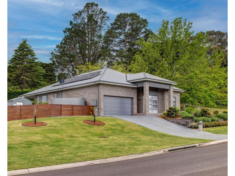9 Rochester Drive, Bundanoon NSW 2578