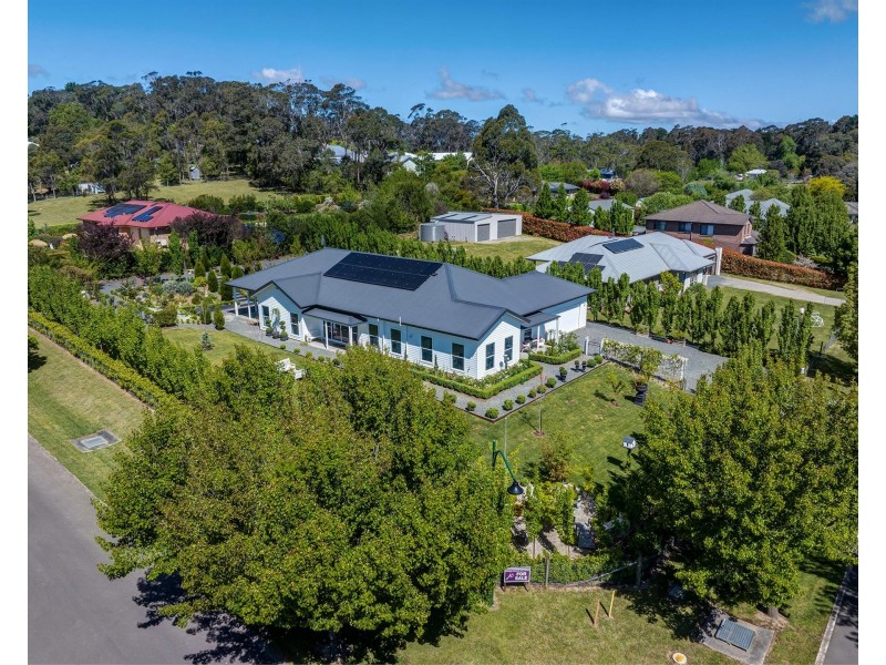 1 Larkin Close, Bundanoon NSW 2578