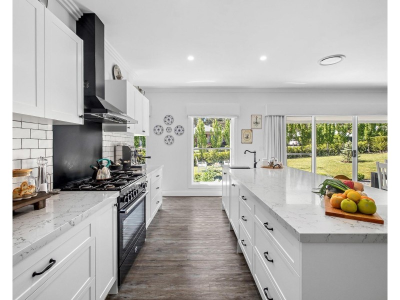 1 Larkin Close, Bundanoon NSW 2578
