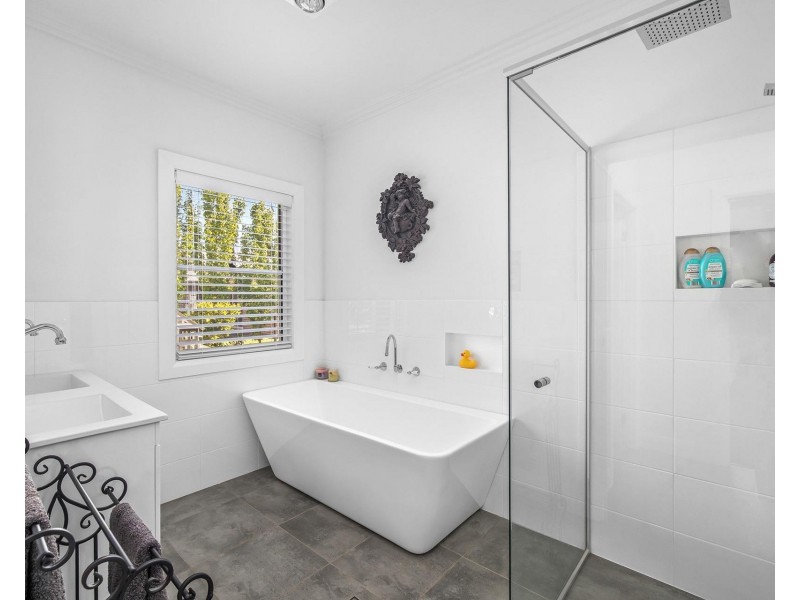 1 Larkin Close, Bundanoon NSW 2578