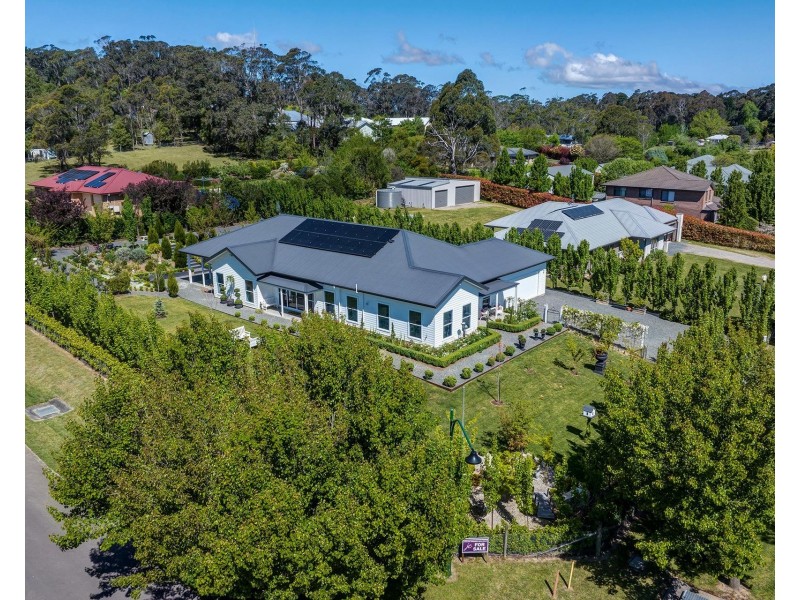 1 Larkin Close, Bundanoon NSW 2578