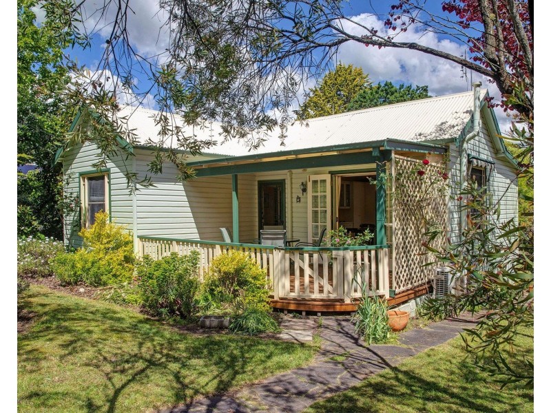 12 Barnett Avenue, Bundanoon NSW 2578