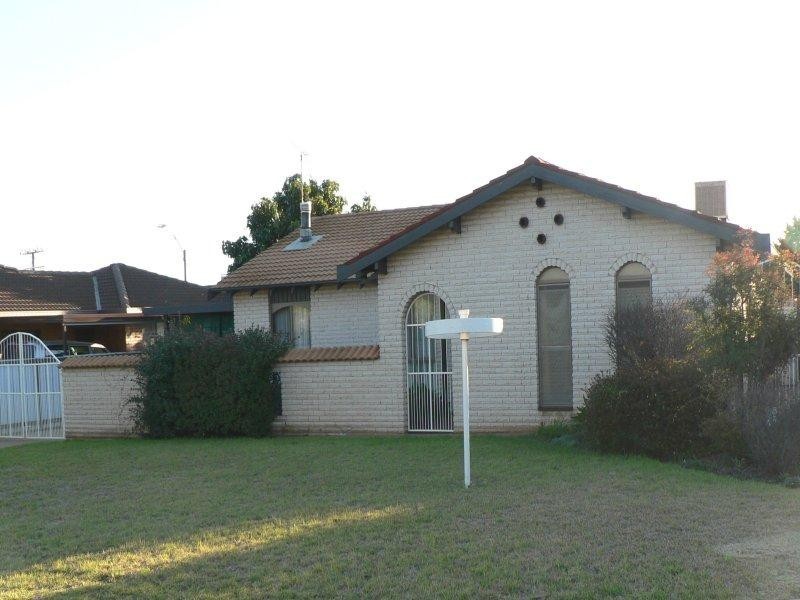 9 Grey  St, Dubbo NSW 2830