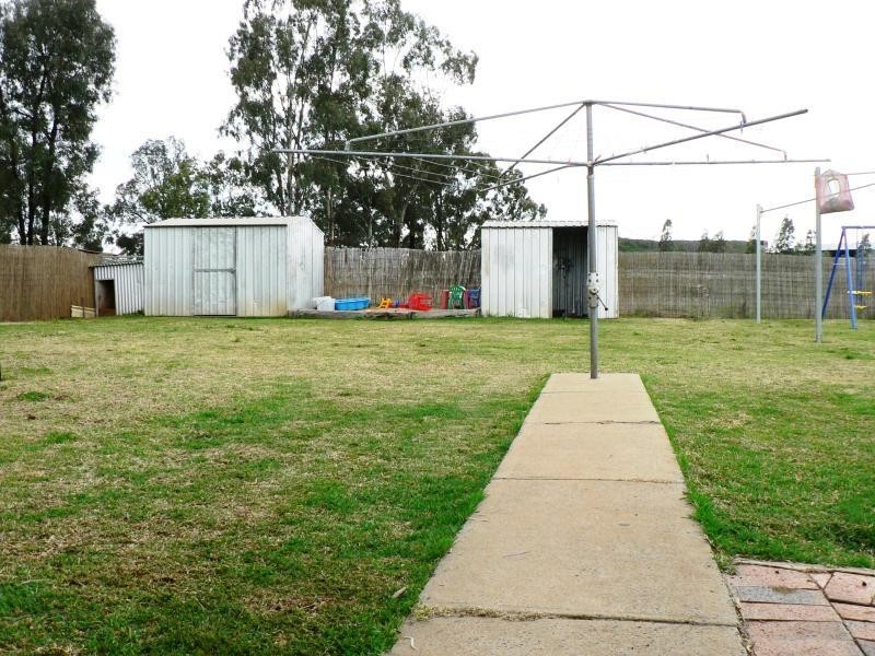5 Eulomogo  St, Brocklehurst NSW 2830