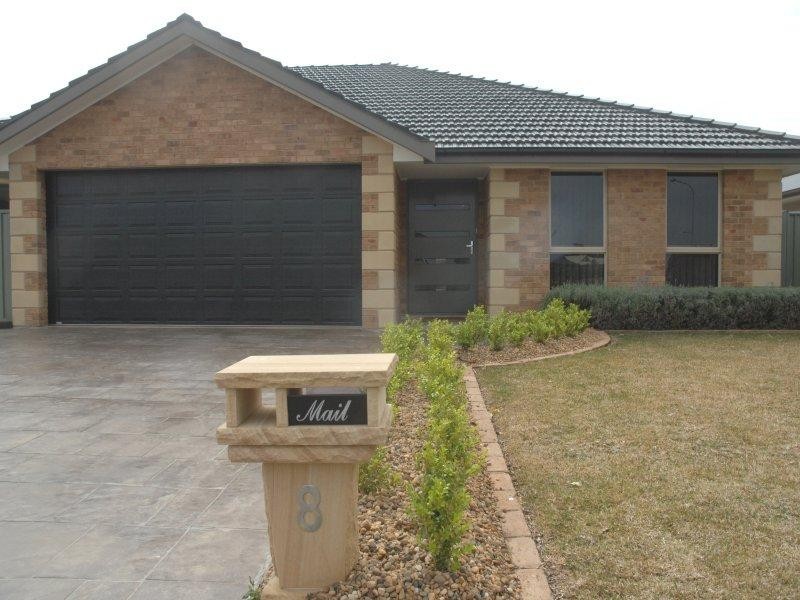 8 Peel  Pl, Dubbo NSW 2830