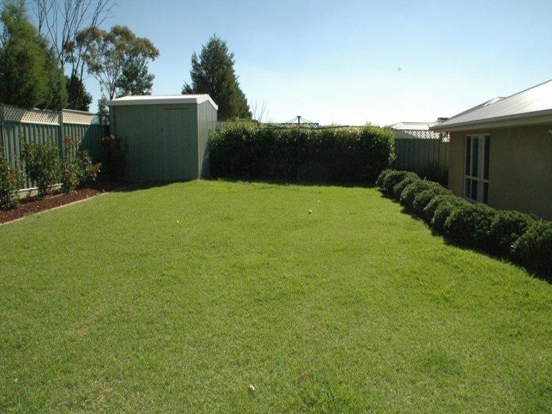 8 Cypress Point Dr, Dubbo NSW 2830