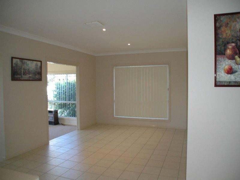 8 Cypress Point Dr, Dubbo NSW 2830
