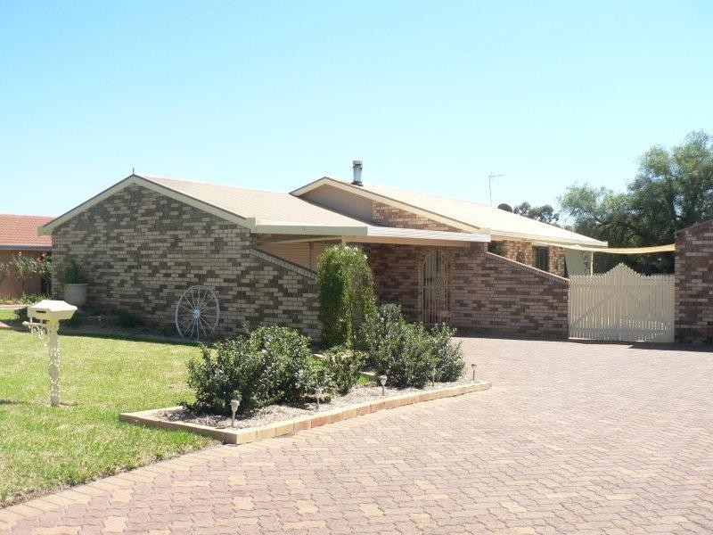 9 Flinders  Cl, Dubbo NSW 2830