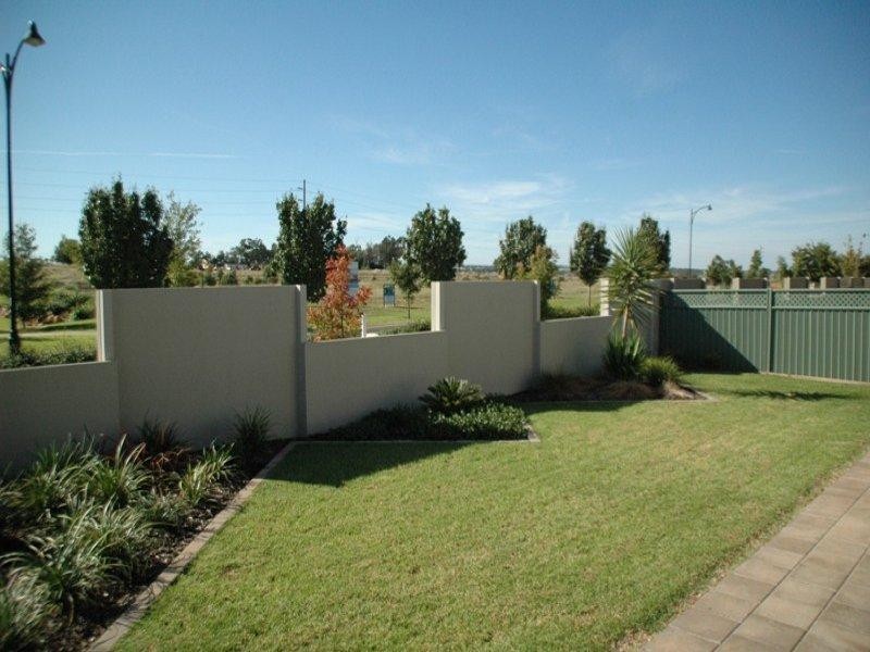 13 Southlakes Pde, Dubbo NSW 2830