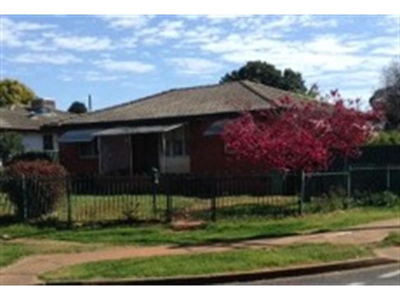 1 Yulong  St, Dubbo NSW 2830