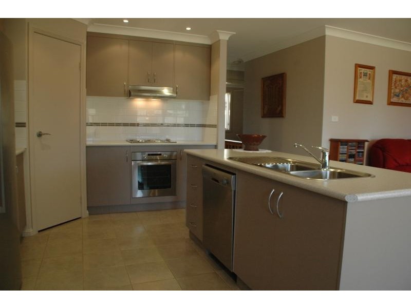 2 William Farrer Dr, Dubbo NSW 2830