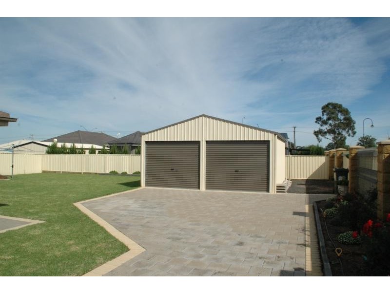 2 William Farrer Dr, Dubbo NSW 2830