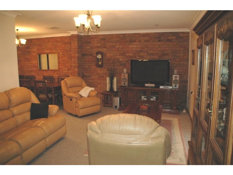 13 Allandale Dr, Dubbo NSW 2830